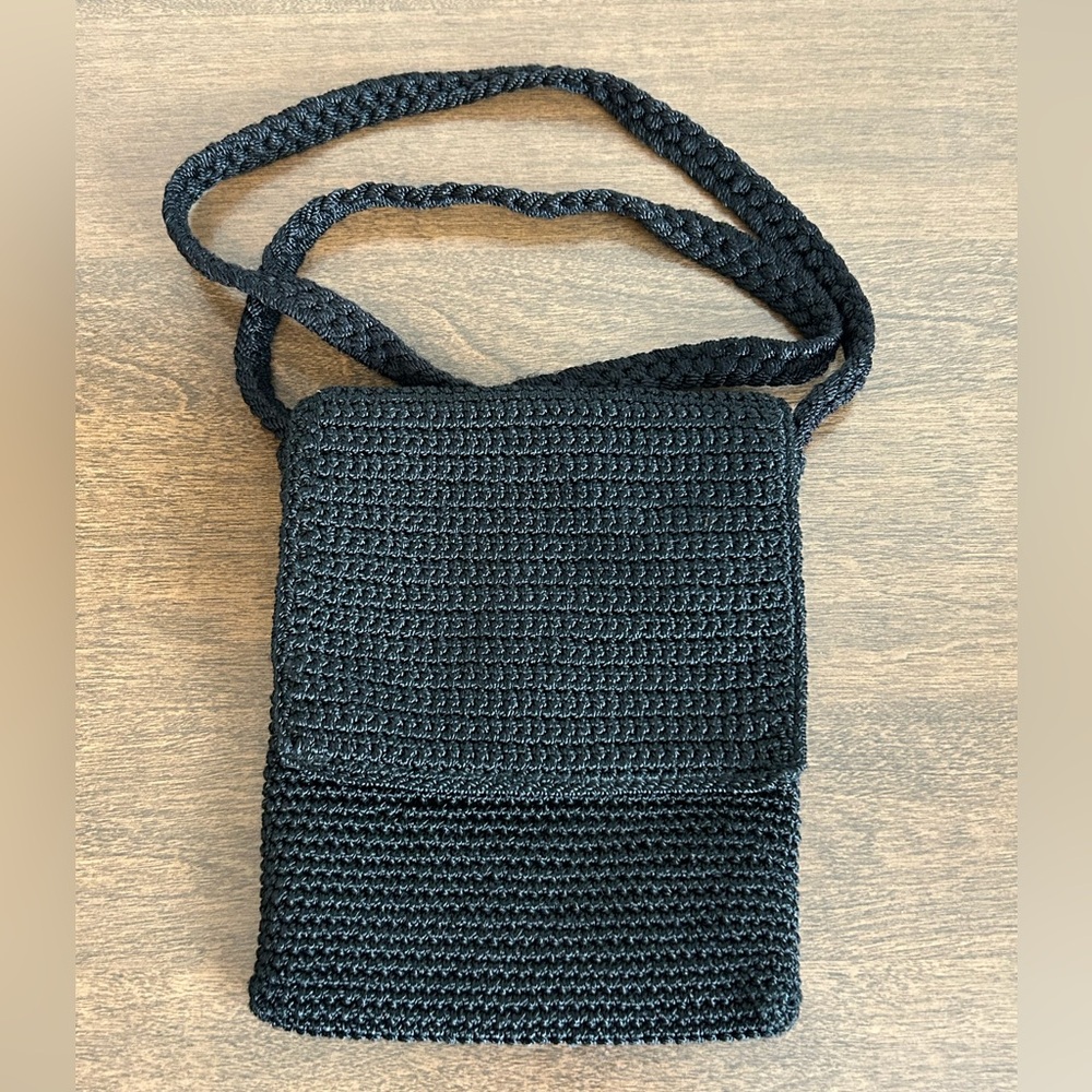 THE SAK SMALL CROCHETED BLACK FLAP BRAIDED STRAP CROSSBODY SHOULDER BAG